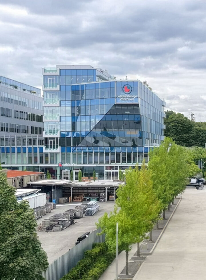 LaSalle College (Campus) / Kaslo Renfrew District