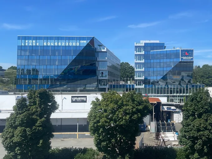 LaSalle College (Campus) / Kaslo Renfrew District