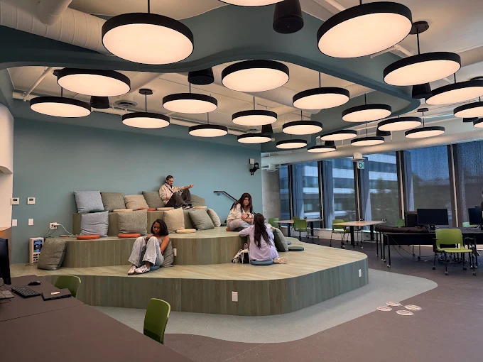 LaSalle College (Campus) / Kaslo Renfrew District