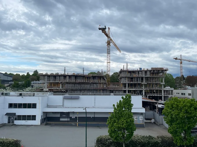 LaSalle College (Campus) / Kaslo Renfrew District