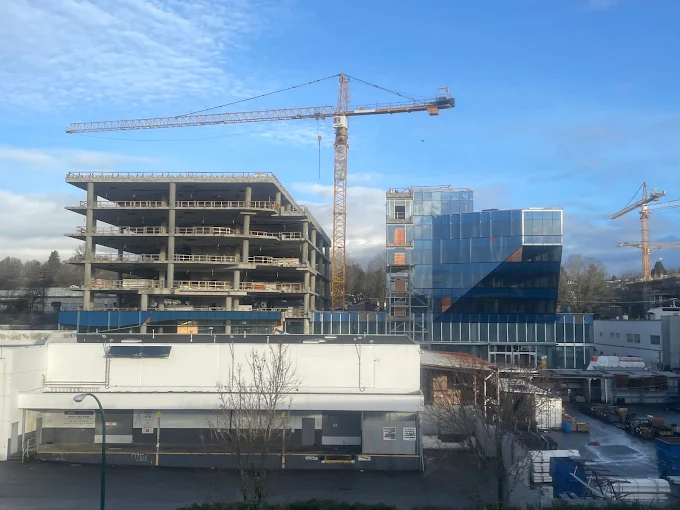 LaSalle College (Campus) / Kaslo Renfrew District