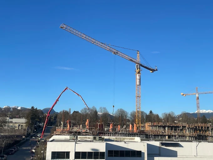 LaSalle College (Campus) / Kaslo Renfrew District