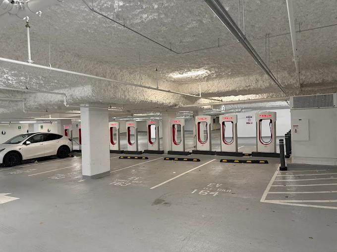 Tesla Chargers / Kaslo Renfrew District